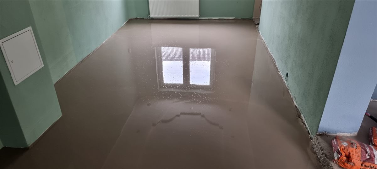 Fertige spiegelglatte Ausgleichsfläche